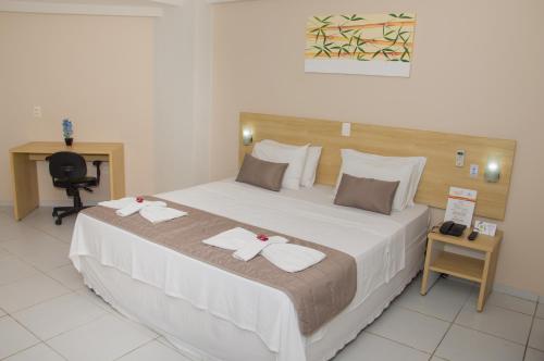 Tempat tidur dalam kamar di Marsallis Praia Hotel