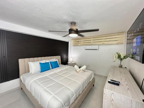 Фотография из галереи Villa Paola 2 King Bed laundry included Central в городе Carolina