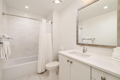 Koupelna v ubytování The Saddlery - Sound Check - 1 Block to Broadway