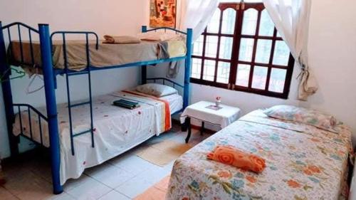 a bedroom with two bunk beds and a table and a bed at Bosque de Ángeles in Buena Vista
