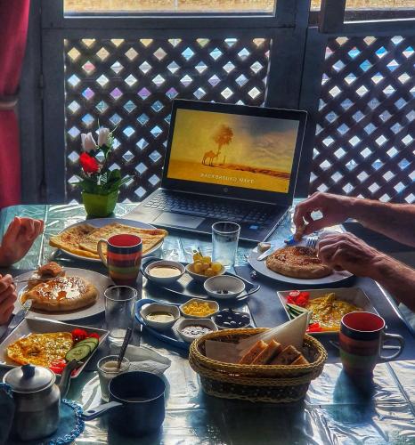 Φαγητό σε αυτό το δωμάτιο σε οικογενειακή κατοικία ή κάπου εκεί κοντά