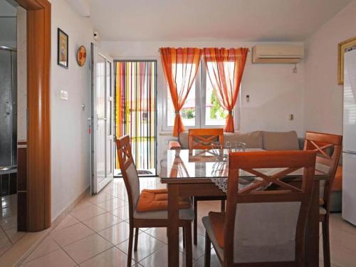 Apartments Mihovilovi - One Bedroom Apartment with Terrace and Pool view