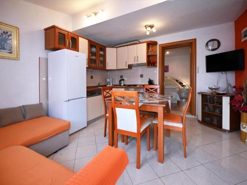 Apartments Mihovilovi - One Bedroom Apartment with Terrace and Pool view