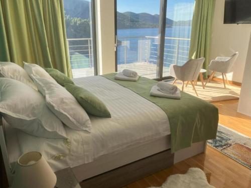 Beachfront Luxury Villa with Private Pool and Stunning Sea Views