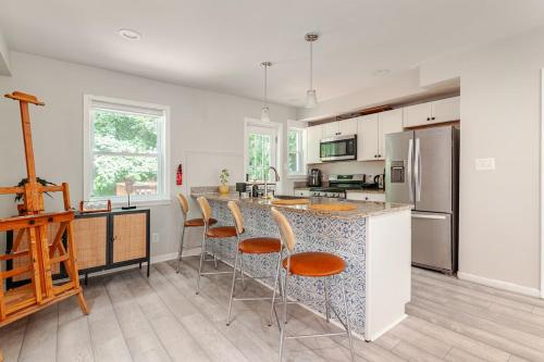 Kuchyň nebo kuchyňský kout v ubytování Stylish 3BR Townhouse with Backyard,and Easy Parking