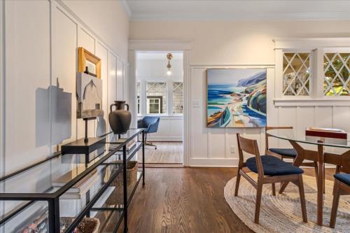 Η κουζίνα ή μικρή κουζίνα στο 3988 Cannery Cottage home