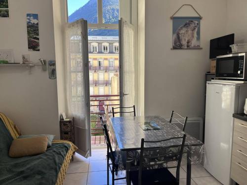 Studio lumineux avec balcon au cœur de Cauterets - FR-1-812-148
