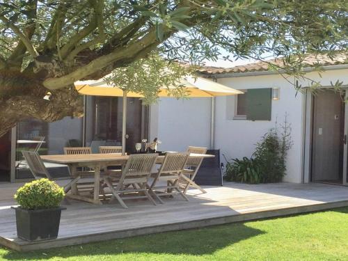 Maison familiale de 6 pers à 50m de la plage à La Flotte - FR-1-835-37