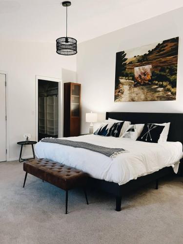 a large bedroom with a large bed and a bench at Greenlake urban lodge in Seattle
