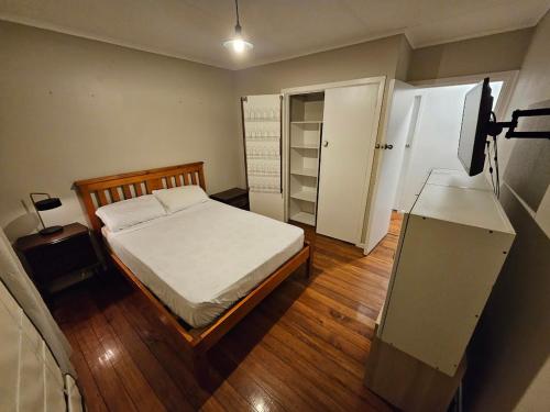 Ένα ή περισσότερα κρεβάτια σε δωμάτιο στο Individual Wynyard Rooms