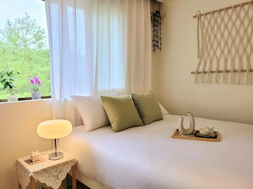 Postel nebo postele na pokoji v ubytování 키 스테이, 김포공항 근처