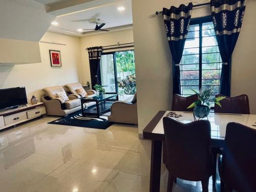 Μια τηλεόραση ή/και κέντρο ψυχαγωγίας στο Choudhary villa 3bhk