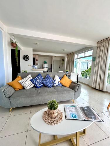 a living room with a couch and a table at Charming and Family With a pool and ocean view, 3 blocks from the beach, with 2 TVs and Netflix & HBO in Boca del Río