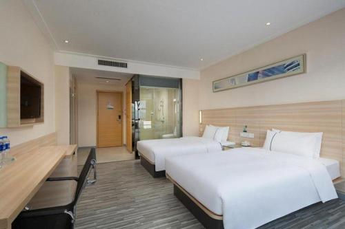 Postel nebo postele na pokoji v ubytování City Comfort Inn Changsha Window of the World Zhongmao City