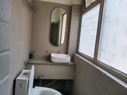 Ένα μπάνιο στο Meenakshi Home Stay