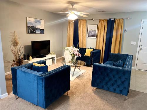 Una televisión o centro de entretenimiento en Abode At University City