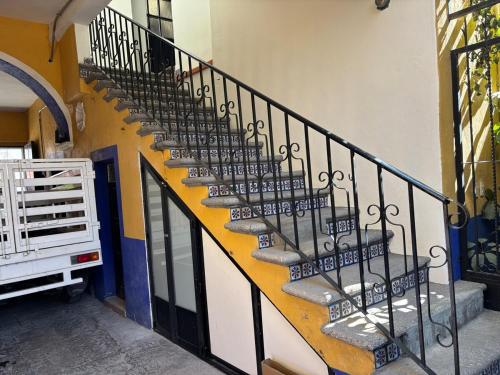 a stairway in a building with a wrought iron railing at 3 Acogedor apartamento en el corazón de Atlixco in Atlixco