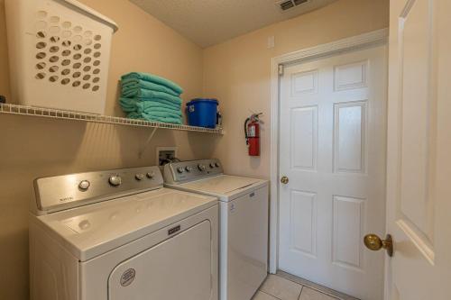 a laundry room with a washer and dryer at Simba's Lake House in Orlando