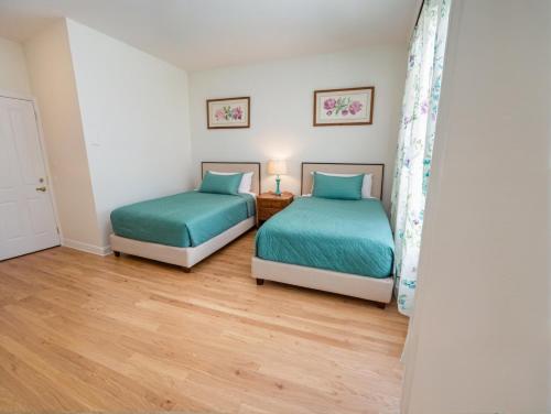 Postel nebo postele na pokoji v ubytování Stylish Urban Escape in Downtown Los Angeles