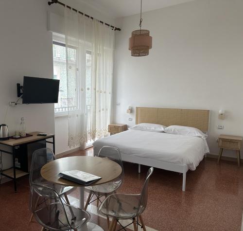 a bedroom with a bed and a table and chairs at Giardino del Geco in Brindisi