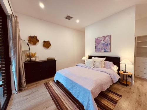 Giường trong phòng chung tại Large Family 4B2B entire house free parking