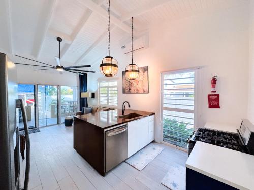 Η κουζίνα ή μικρή κουζίνα στο Treasure By The Sea Bonaire