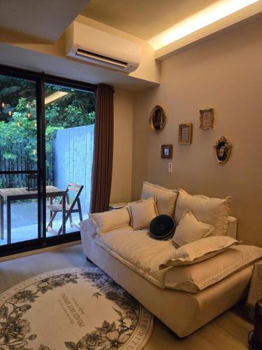 a living room with a couch in front of a window at 琥珀皇后館 Amber Queen Chambers in Taipei