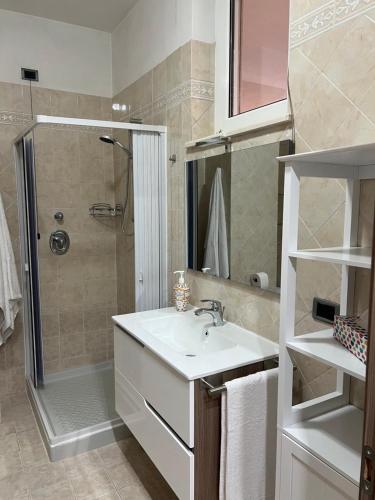 Ένα μπάνιο στο Viterbo Suite - I tre Moschettieri - Zona Universitaria e Tribunale Nuovo