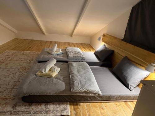 Ένα ή περισσότερα κρεβάτια σε δωμάτιο στο 3 BDR new Apartment in PORT BARTON