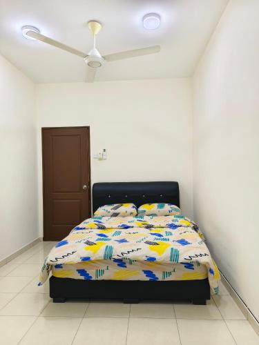 Ένα ή περισσότερα κρεβάτια σε δωμάτιο στο Homestay Beruntung Adenium