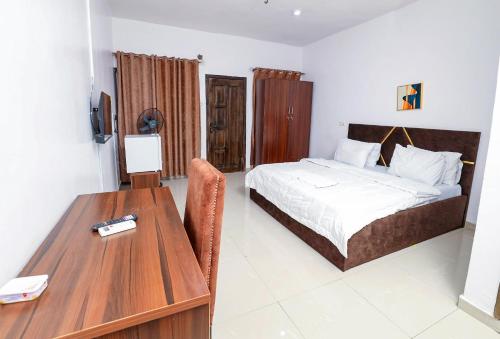 Postel nebo postele na pokoji v ubytování Blueline Apartments & Suites