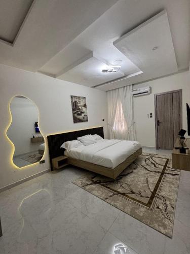 Ένα ή περισσότερα κρεβάτια σε δωμάτιο στο Tranquil Preston 2bed lekki