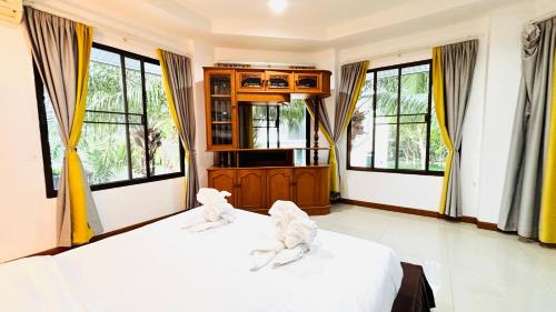 Postel nebo postele na pokoji v ubytování 豪华六卧独栋泳池别墅