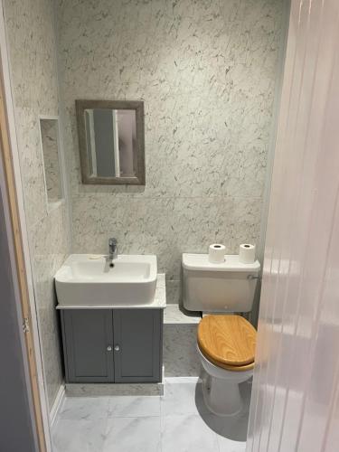 Ένα μπάνιο στο Room Two