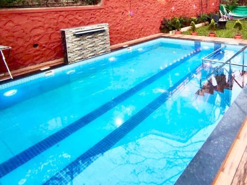Πισίνα στο ή κοντά στο Amy Villa Lonavala - 5bhk- 5 mins from lonavala station with private swimming pool