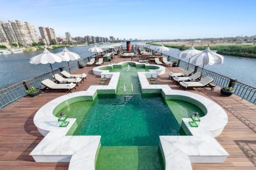 Πισίνα στο ή κοντά στο Movenpick SS Misr Steamer Nile Cruise - 04 & 07 Nights Each Monday From Luxor and 03 Nights Each Friday from Aswan