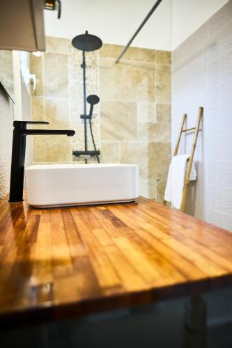 a bathroom with a shower with a white sink at Écrin d'évasion in Sainte-Anne