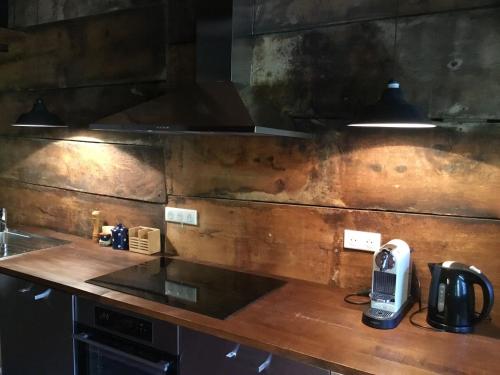 a kitchen with a counter top with a coffee maker at Chalet Suvay in La Chapelle-dʼAbondance