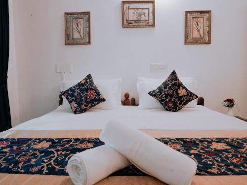 Postel nebo postele na pokoji v ubytování Scarlet's Inn