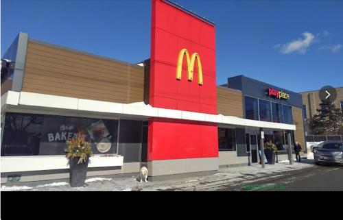 Το κτήριο όπου στεγάζεται  το διαμέρισμα