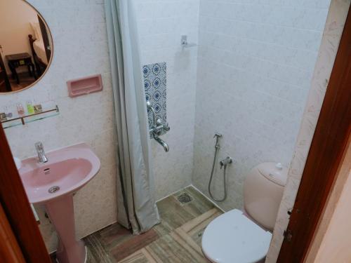 Ένα μπάνιο στο Scarlet's Inn