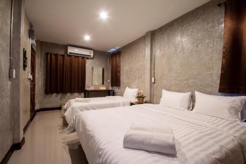 Ένα ή περισσότερα κρεβάτια σε δωμάτιο στο Momento House