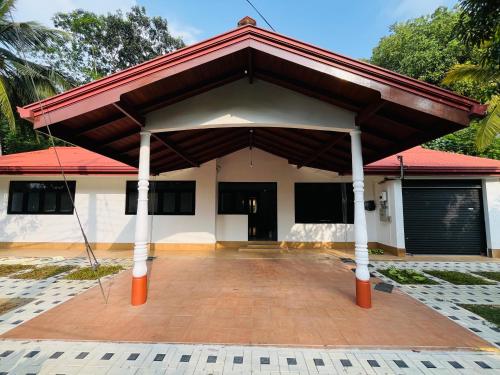 Το κτήριο όπου στεγάζεται  η βίλα