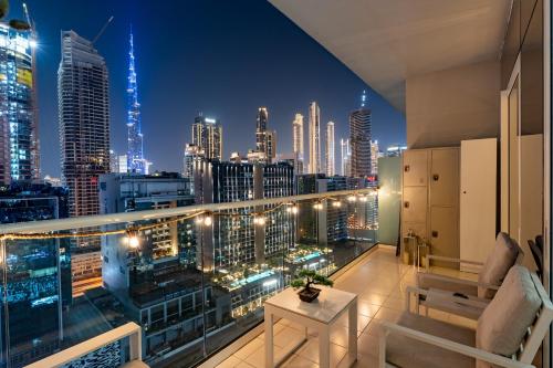Burj Khalifa&City View 1BR, Near Dubai Water Canal, Vera Tower, Business Bay by Morada Holidays