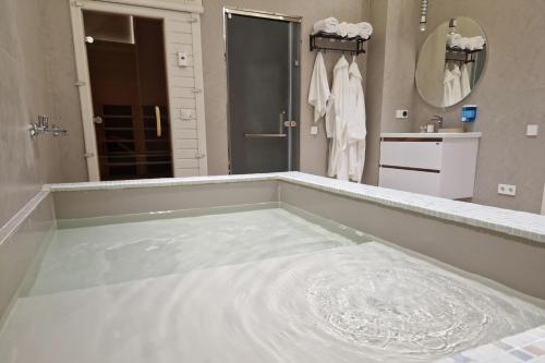 Vannituba majutusasutuses One Room Apartments & Spa Taldykol