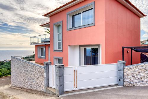 Ponta do Sol Sea View, a Home in Madeira