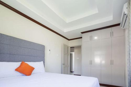 Ένα ή περισσότερα κρεβάτια σε δωμάτιο στο St Silas 3 - 6bd By ZenBreak