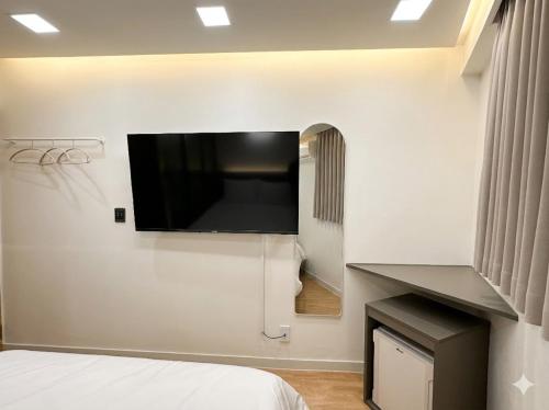 A television and/or entertainment centre at Hotel CF