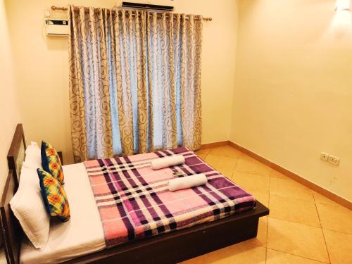 Postel nebo postele na pokoji v ubytování Heritage Exotica Villa 3BHK JAQK Holidays