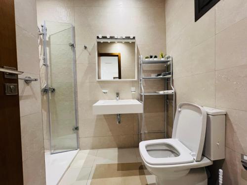 a bathroom with a toilet and a sink and a shower at Colina Smir par Immo Marina Vacances de Rêve C1-10 in Oulad Akkou